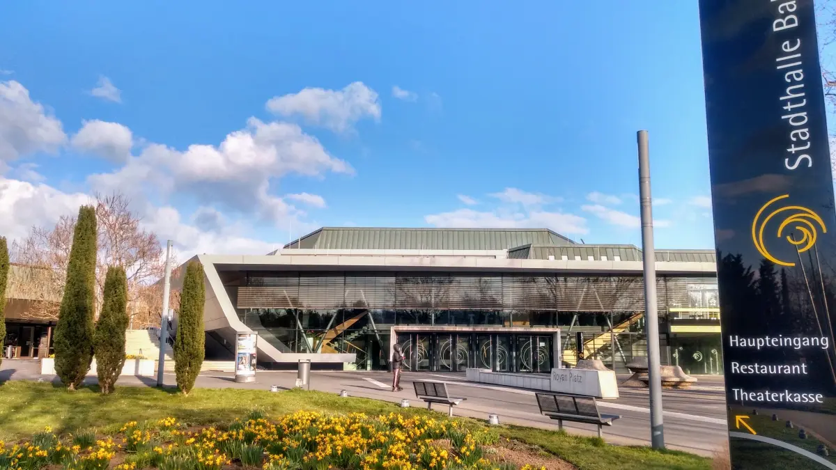 In Balingen gibt es anderem 67 Kulturbegleiter, die Menschen, denen das nicht selbstständig möglich ist, zu Veranstaltungen – etwa in die Stadthalle – begleiten.