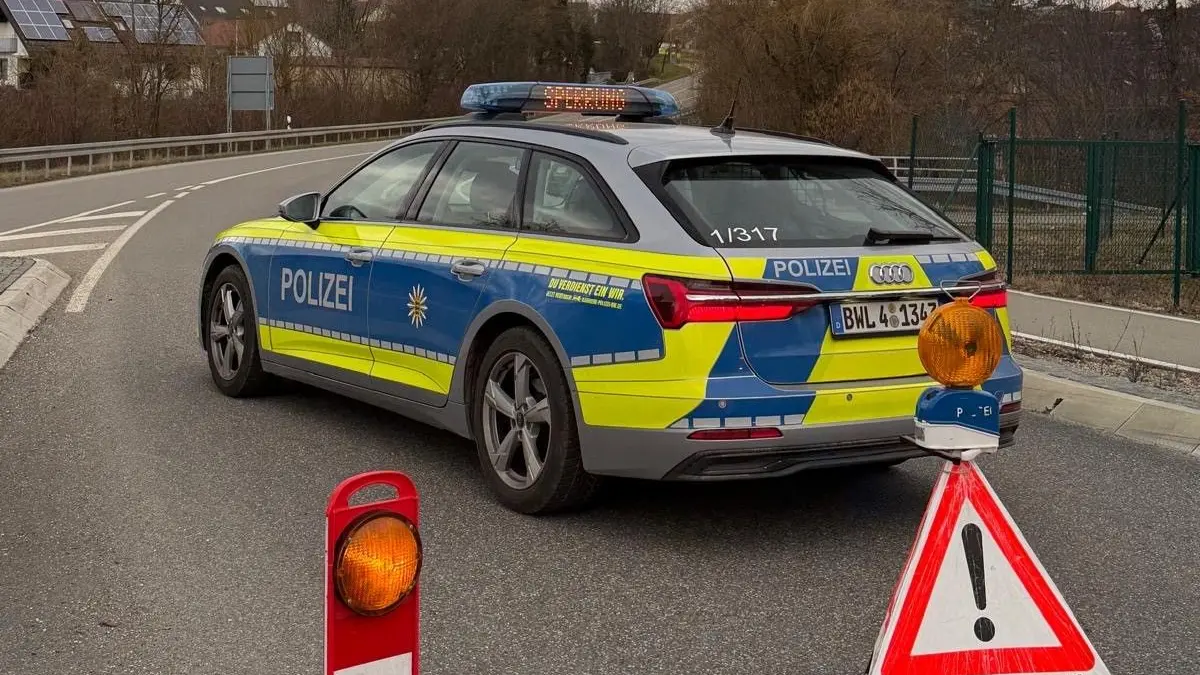 Die Polizei hat die Zufahrten nach Grafenberg abgerigelt.