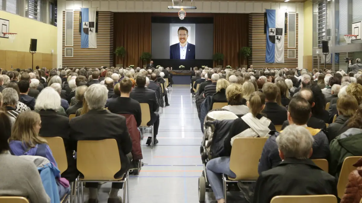 Offzielle Trauerfeier Gerabronn Stadthalle Bürgermeister Christian Mauch
