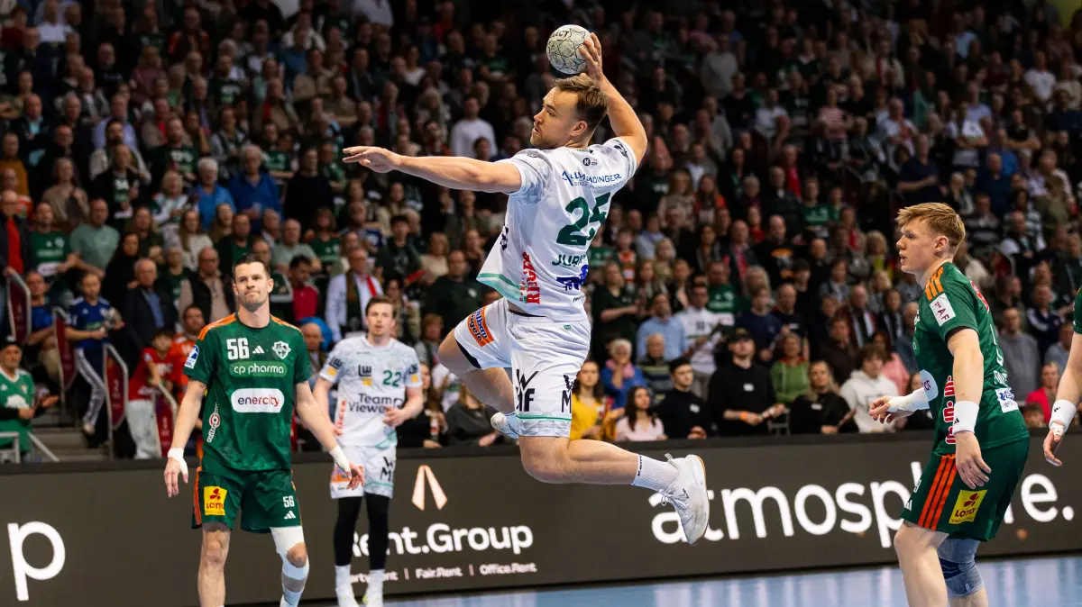 GER, TSV Hannover-Burgdorf vs. FRISCH AUF! Goeppingen, Handball, Bundesliga, 23. Spieltag, Spielzeit 2025/2026, 01.03.2026,: Ludvig JURMALA (FRISCH AUF! Goeppingen, #25) erzielt ein Tor, Aktion, Torwurf
GER, TSV Hannover-Burgdorf vs. FRISCH AUF! Goeppingen, Handball, Bundesliga, 23. Spieltag, Spielzeit 2025/2026, 01.03.2026,
Foto: Eibner-Pressefoto/Oliver Schmidt
