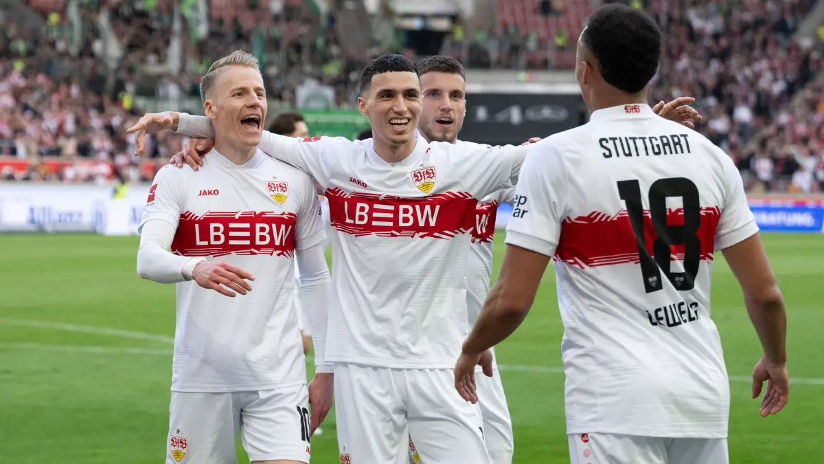 GER, VfB Stuttgart vs. VfL Wolfsburg, Fussball, Herren, 1. Bundesliga, 24. Spieltag, Spielzeit 2025/2026, 01.03.2026: Tor zum 2:0 durch Jamie Leweling (VfB Stuttgart #18) Jubel, Torjubel, Bejubelt sein Tor mit Chris Fuehrich (VfB Stuttgart, #10), Bilal El Khannouss (VfB Stuttgart, #11), Ermedin Demirovic (VfB Stuttgart, #09)
GER, VfB Stuttgart vs. VfL Wolfsburg, Fussball, Herren, 1. Bundesliga, 24. Spieltag, Spielzeit 2025/2026, 01.03.2026,
DFL/DFB REGULATIONS PROHIBIT ANY USE OF PHOTOGRAPHS AS IMAGE SEQUENCES AND/OR QUASI-VIDEO,
Foto: Eibner-Pressefoto/Wolfgang Frank