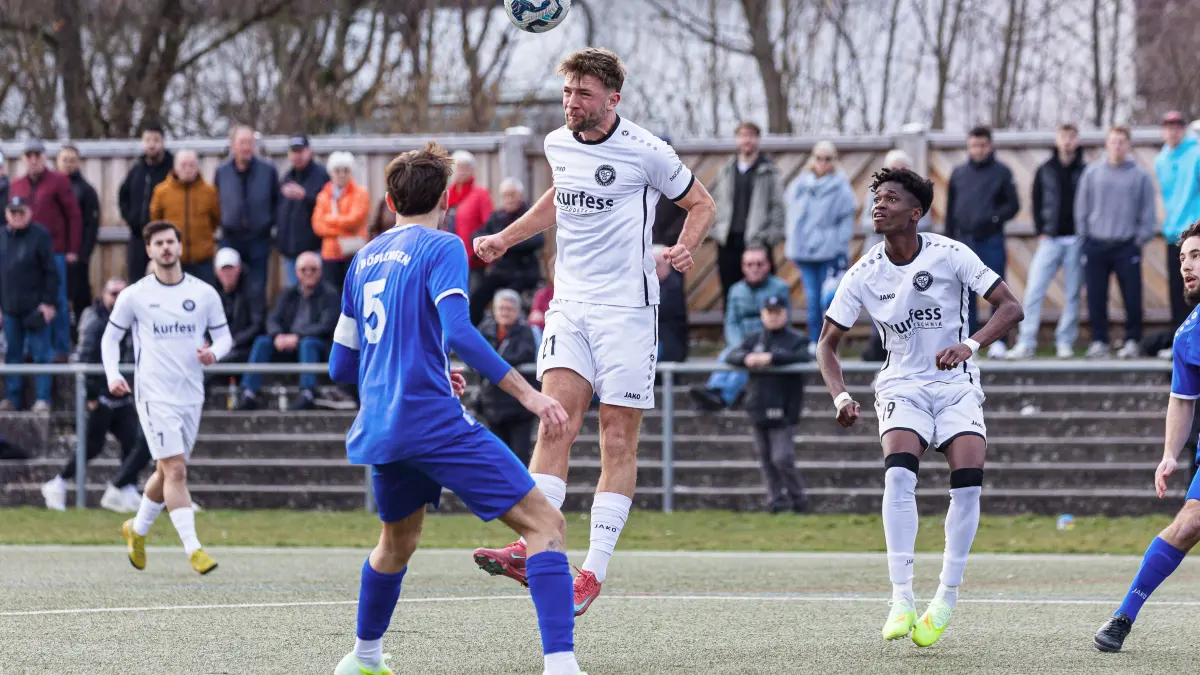 Fussball Landesliga: Fussball Landesliga; SC Geislingen - SV Böblingen;
Julius Boni (SC Geislingen, #21);
28.02.2026; Stadion Eybacher Tal; Geislingen.
Foto: Thomas Madel