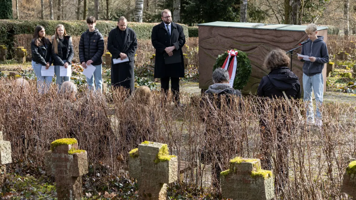 Göppingen, Hauptfriedhof: Gedenktag zum Bombenangriff