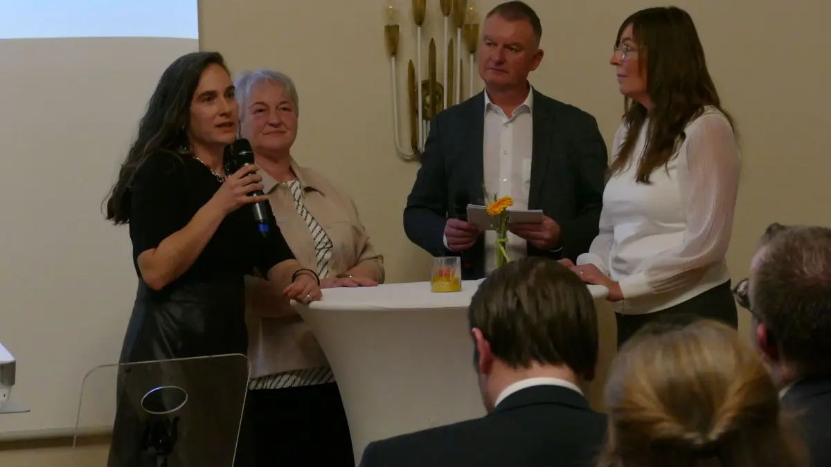 Bild Gesprächsrunde: Moderator Thomas Staubitzer leitete die Gesprächsrunden, hier mit Corina Fritsch (von links), Sabine Fritz und Heike Wendrich.