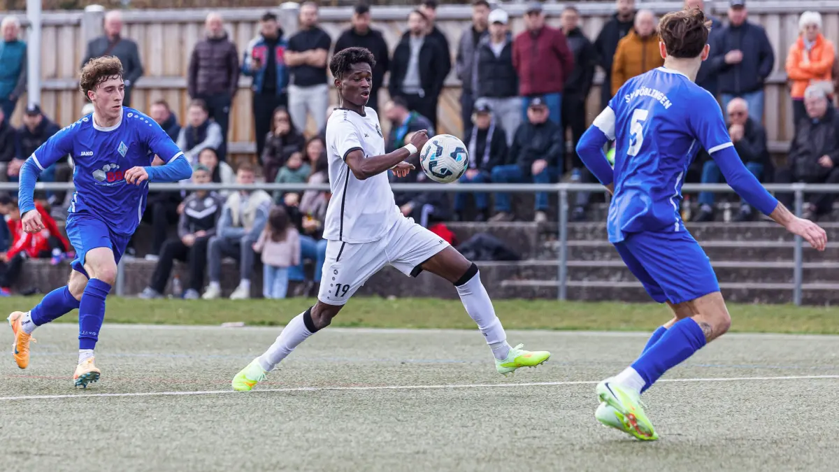 Fussball Landesliga: Fussball Landesliga; SC Geislingen - SV Böblingen;
Oladimeji Douye Adedapo (SC Geislingen, #19);
28.02.2026; Stadion Eybacher Tal; Geislingen.
Foto: Thomas Madel