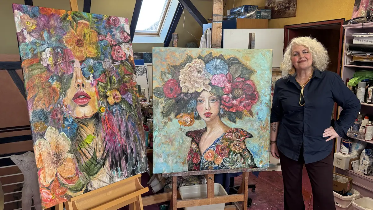 Die Bisinger Künstlerin Simone Richter stellt zum Weltfrauentag im Haus Raichberg in Onstmettingen ihre Frauenbilder aus.