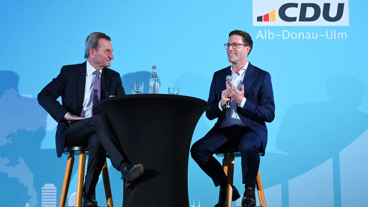 Günther Oettinger im Ehinger Kino mit CDU-Spitzenkandidat Manuel Hagel.