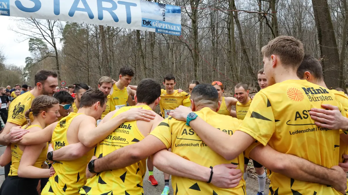 Hinterschweiger Jugend- und Jedermannlauf: Hinterschweiger Jugend- und Jedermannlauf
Der AST Süßen kurz vor dem Start zum Lauf 3