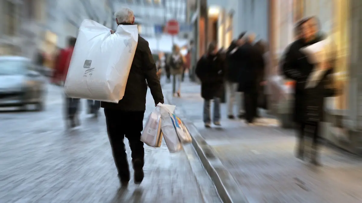 (ohne Überschrift): Vorsicht: Dieses Foto ist möglicherweise nur für den einstigen Verlag Schwäbisches Tagblatt verwendbar. Einkaufen in Tübingen
15.11.07 Bild: Metz