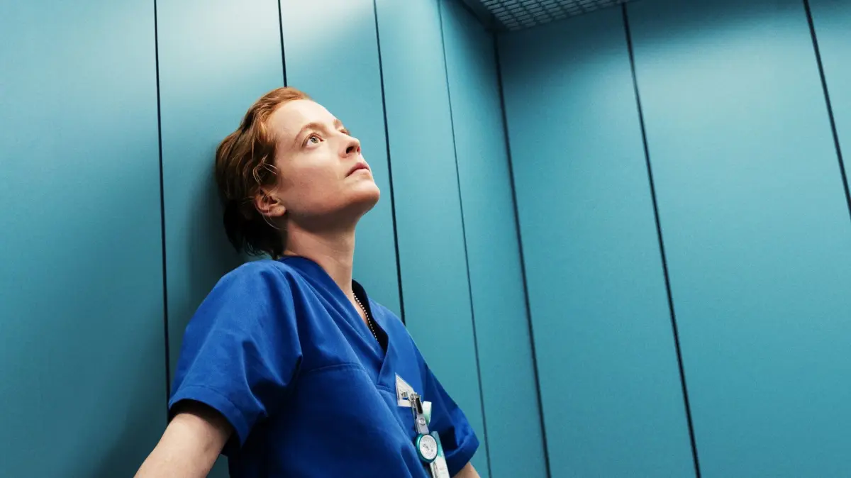 Leonie Benesch (Flora Lind) im Film "Heldin" NUR IN ENGEM ZUSAMMENHANG MIT DEM FILM VERWENDEN!