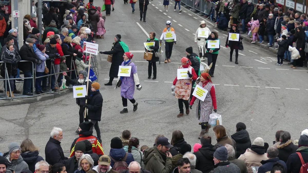 Landfrauen Fichtenberg Umzugsprämierung Pferdemarkt Laufgruppe Platz 1