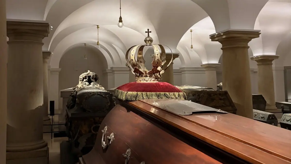 Die Hohenzollerngruft im Berliner Dom feierte nach sechsjähriger Sanierung am vergangenen Wochenende Wiedereröffnung. Verantwortlich für die Gestaltung zeichnet das Berliner Architekturbüro BASD. Dessen geschäftsführender Gesellschafter Gerhard Schlotter ist in Sulz am Neckar geboren.