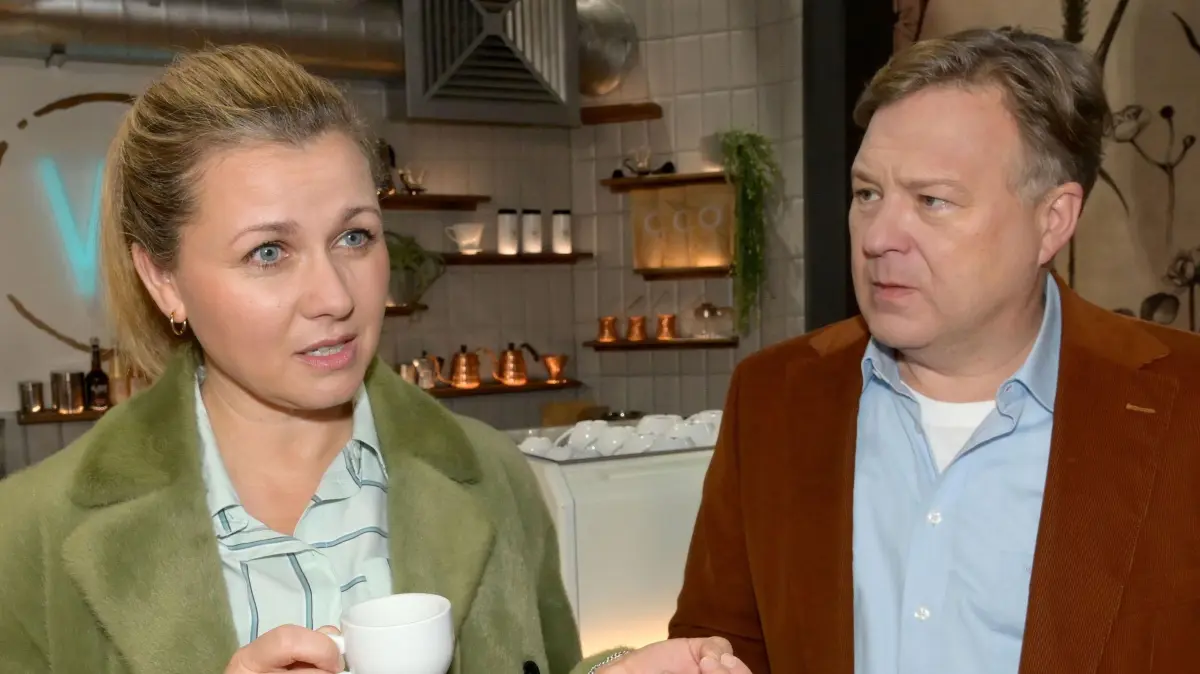 Sabine (Jessica Boehrs) und Ludger (André Mann) verlassen Berlin. Allerdings leben sie weiterhin getrennt voneinander.