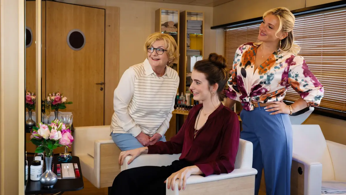 Auch Evelyn Burdecki (r.) übernimmt eine Gastrolle.