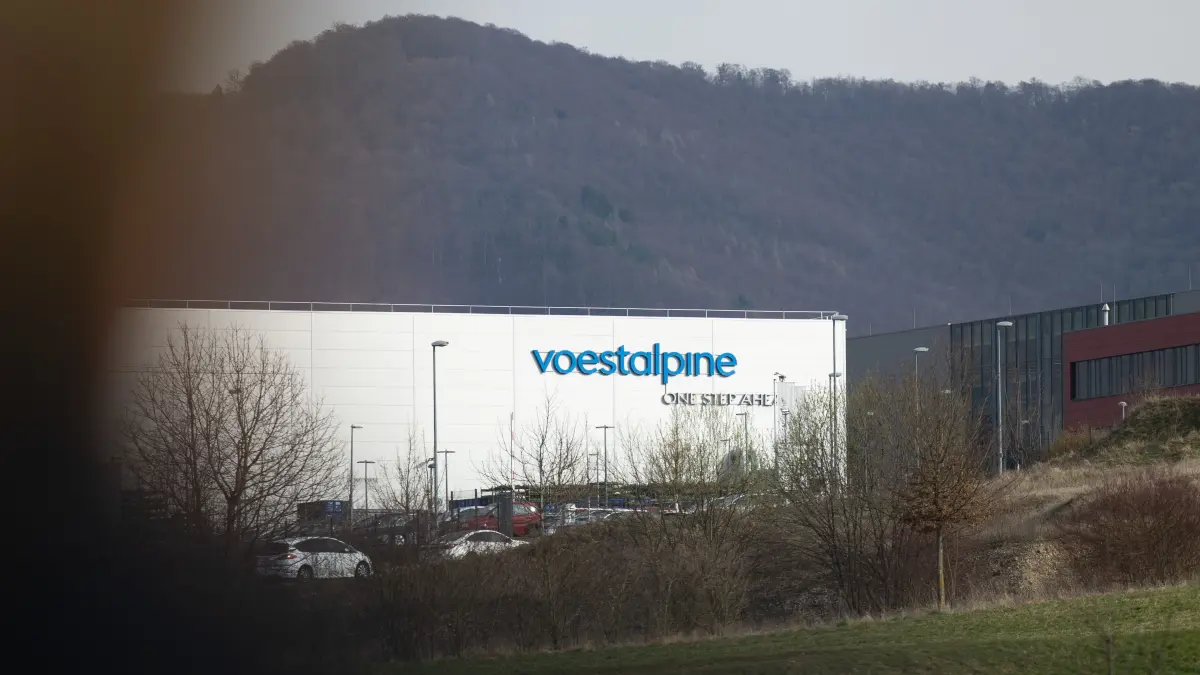 Verunsicherung rund um das Dettinger Voestalpine-Werk: Ist der Job-Abbau der Anfang vom Ende, fragen sich die Betroffenen.