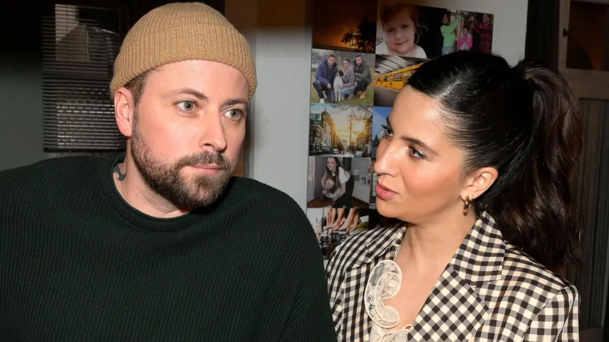 John (Felix von Jascheroff) und Laura (Chryssanthi Kavazi) geraten wieder aneinander.