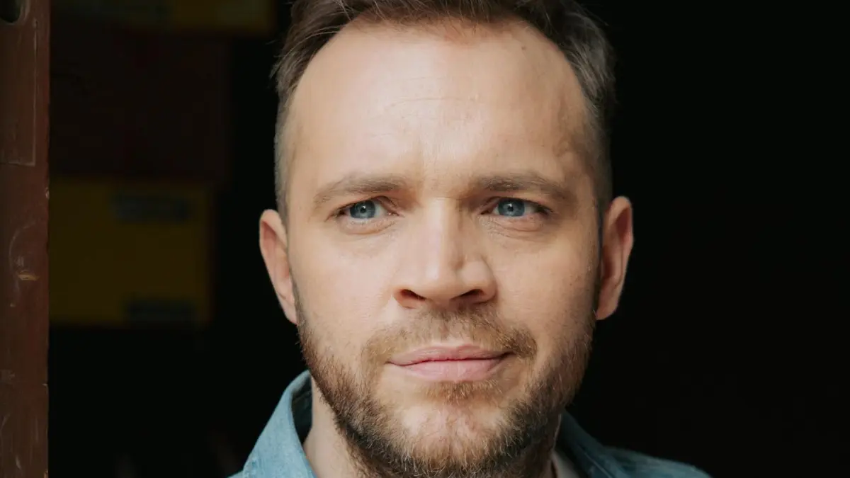 GZSZ-Serienliebling Erik (Patrick Heinrich) betrügt seit Wochen seine Ehefrau.