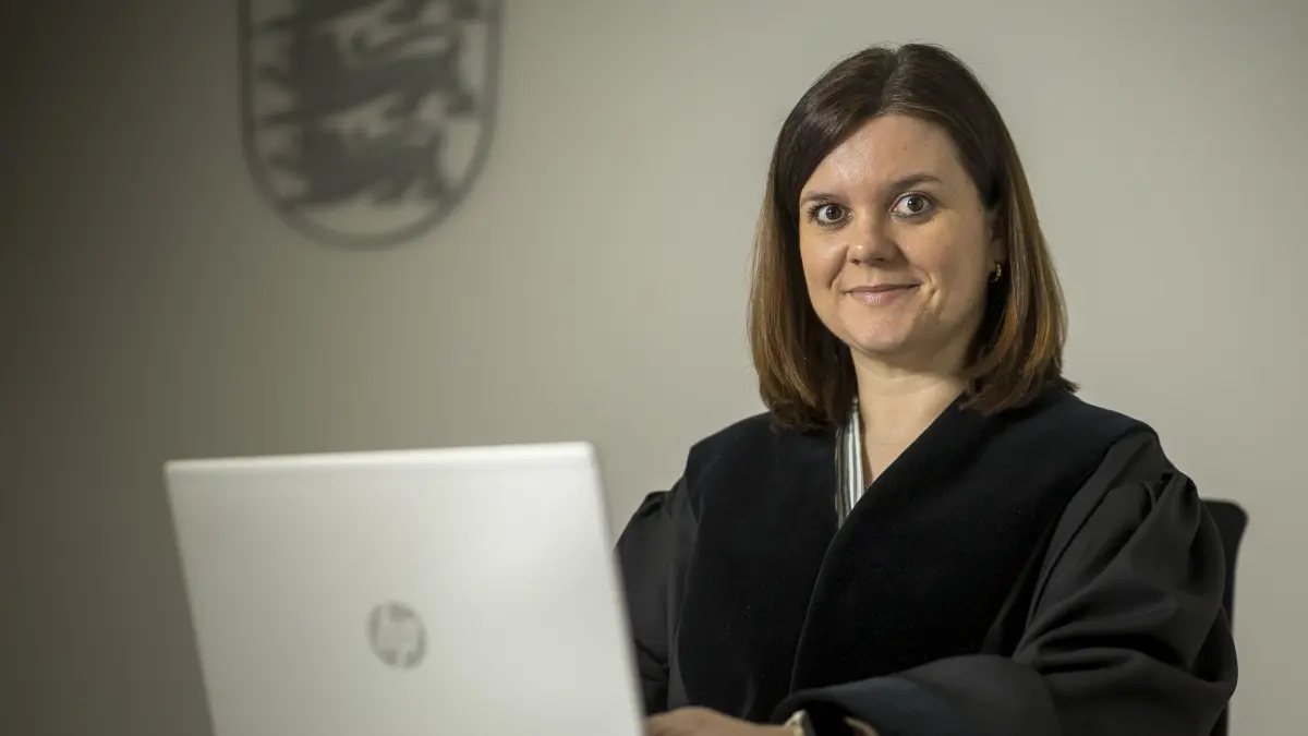 Carolin Baur ist Justizfachangestellte am Amtsgericht Ulm *für die Serie Am Gericht*