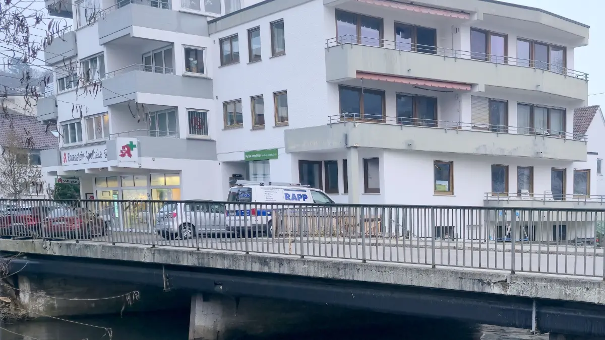 Die Brücke über die Blau in der Hummelstraße ist marode. Für die Planung dazu hat der Gemeinderat im Haushalt Geld eingestellt.