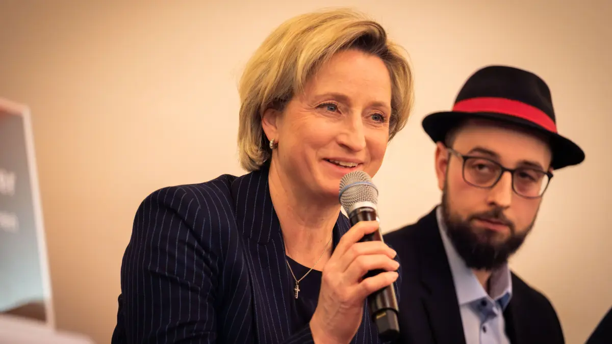 Nicole Hoffmeister-Kraut (CDU) bei der Podiumsdiskussion von Südwest Presse Zollernalbkreis, Hohenzollerische Zeitung und Schwarzwälder Bote am 3. März in der Stadthalle in Balingen.