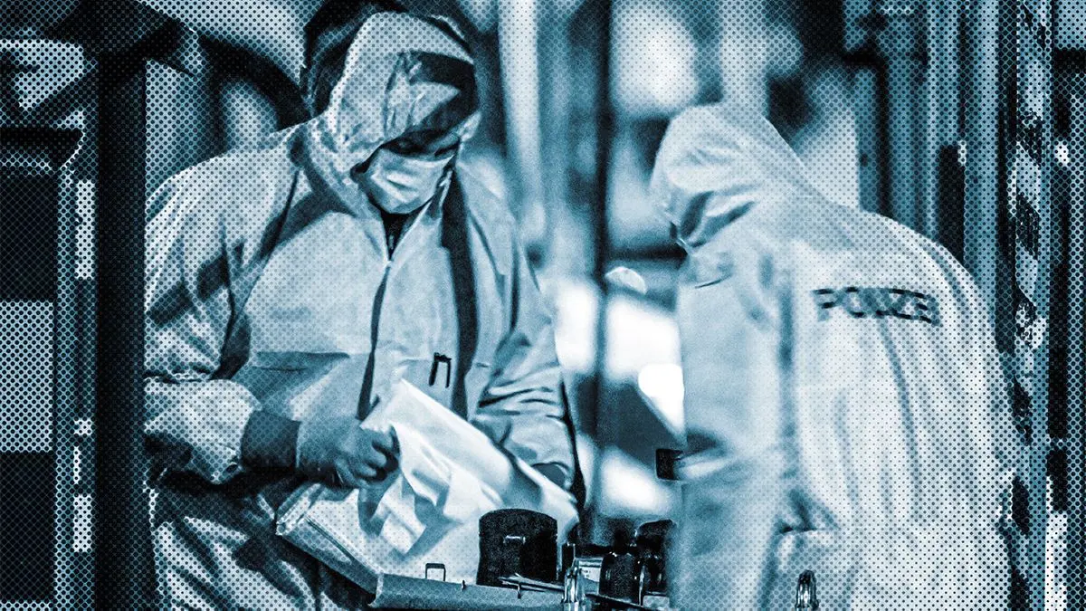 Großeinsatz nach Schüssen in Göppingen: ARCHIV - 03.10.2024, Baden-Württemberg, Göppingen: Beamte der Spurensicherung der Kriminalpolizei sind an einem Tatort in Göppingen im Einsatz. Die Polizei ist in der Innenstadt von Göppingen mit einem Großaufgebot im Einsatz. In einer Bar waren Schüsse gefallen, ein Mann wurde erschossen. Der Fall soll Teil der Gewaltserie zweiter verfeindeter Gruppen im Raum Stuttgart sein. Er wird nun vor dem Landgericht verhandelt. (zu dpa: «Gewaltserie vor Gericht - Wurde ein Zufallsopfer erschossen?») Foto: Marius Bulling/dpa +++ dpa-Bildfunk +++