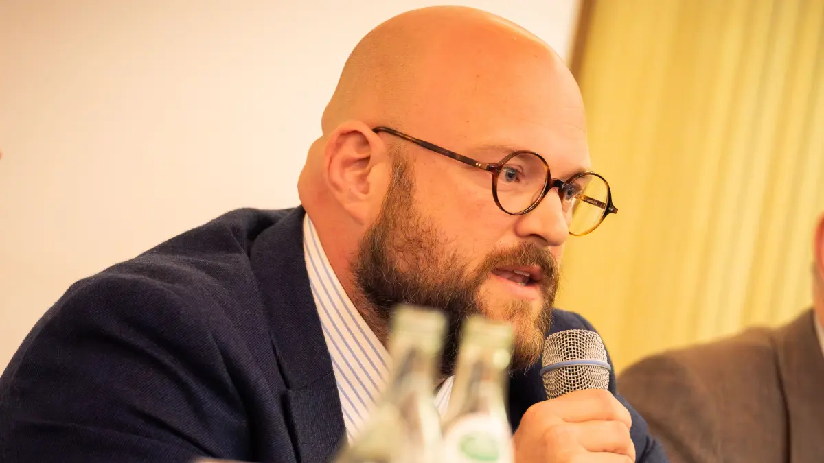 Albrecht Raible (FDP) bei der Podiumsdiskussion von Südwest Presse Zollernalbkreis, Hohenzollerische Zeitung und Schwarzwälder Bote am 3. März in der Stadthalle in Balingen.