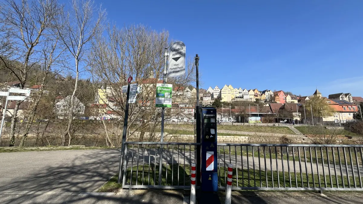 Der Parkscheinautomat hat bald ausgedient. Parken wie hier an der Dammstraße geht hier dann nur noch per App.