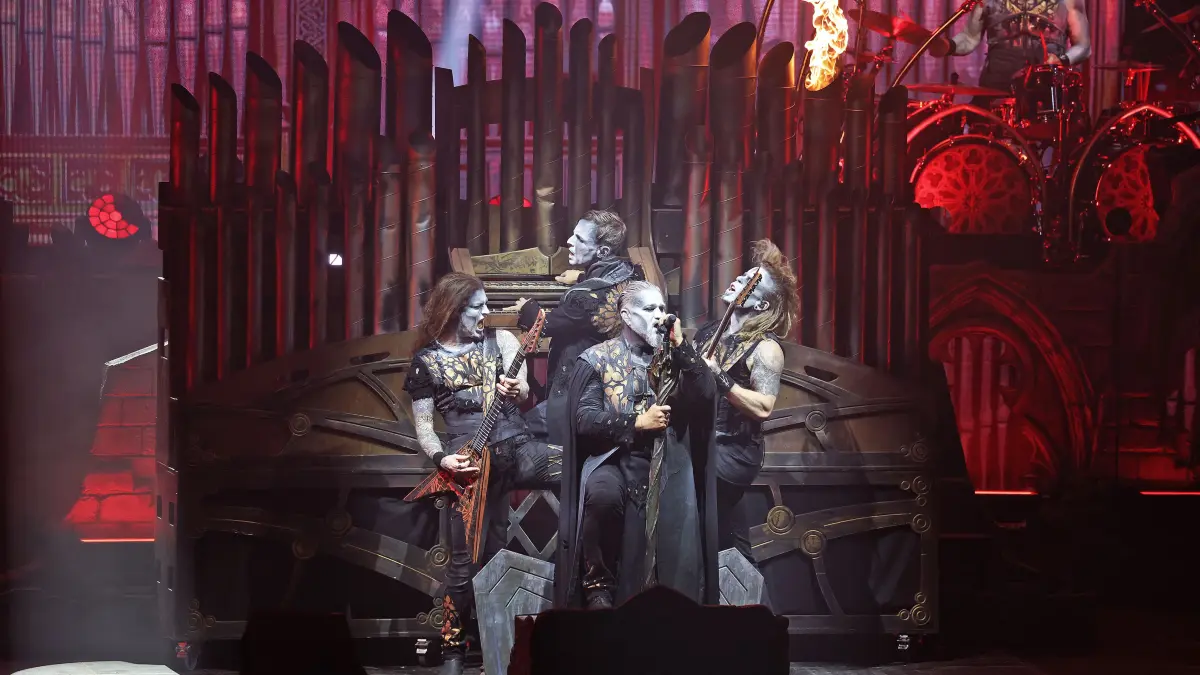 Apokalypse vor der Flammenorgel: Powerwolf in der Ratiopharm-Arena.