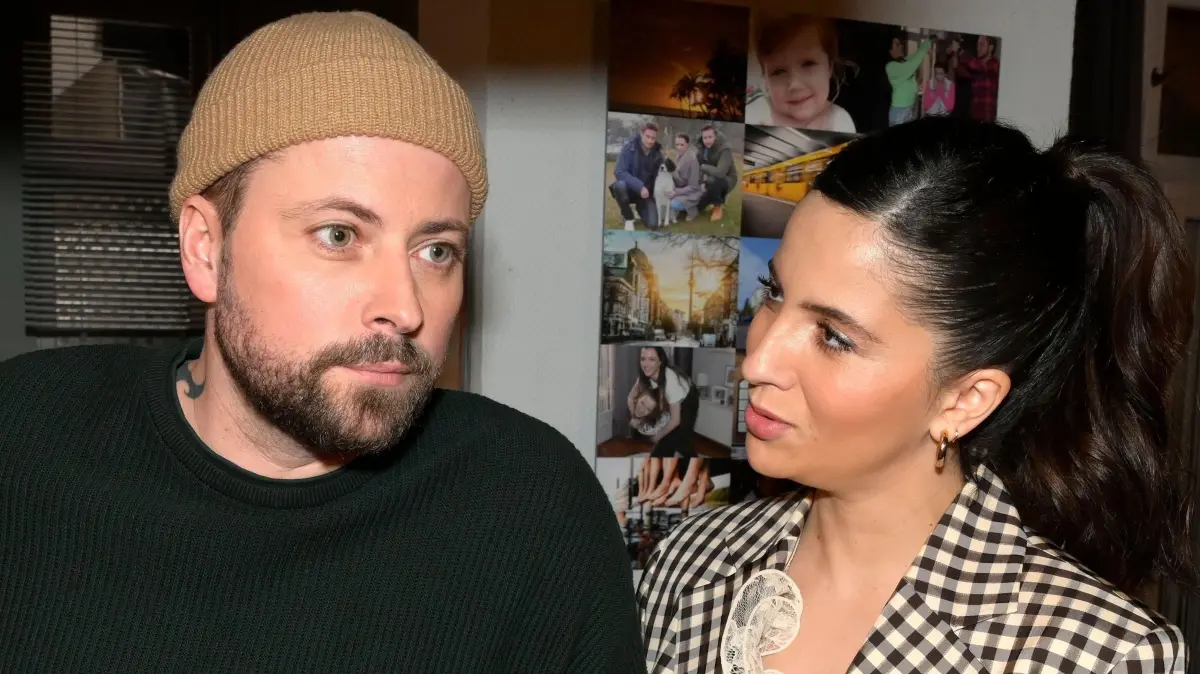John (Felix von Jascheroff) und Laura (Chryssanthi Kavazi) stecken in einer neuen Ehekrise.