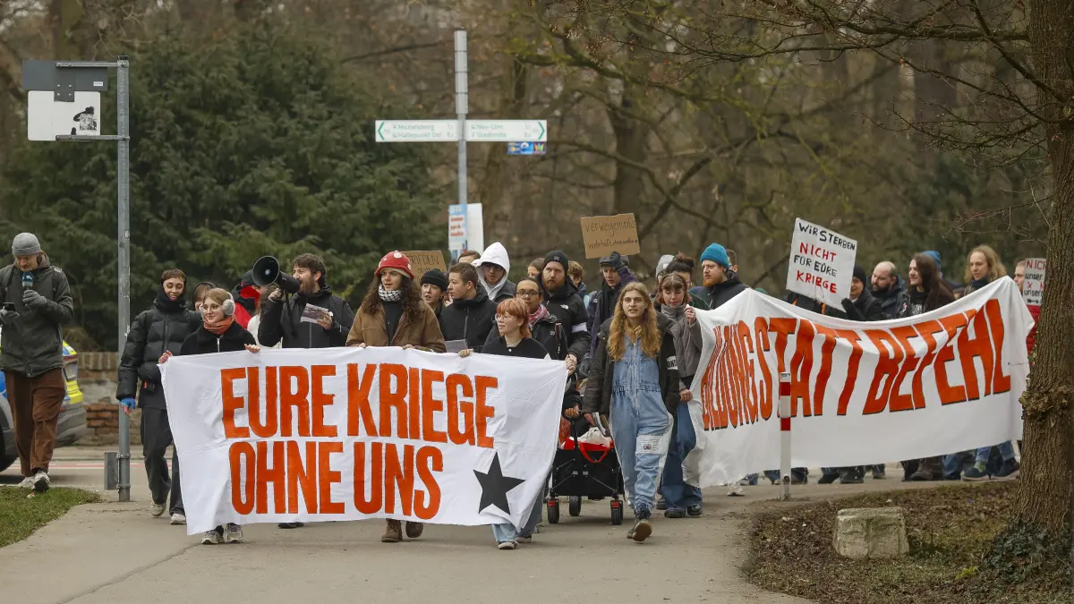 Schulstreik gegen Wehrpflicht, Valckenburgschule, Veranstalter: Bündnis für soziale Gerechtigkeit