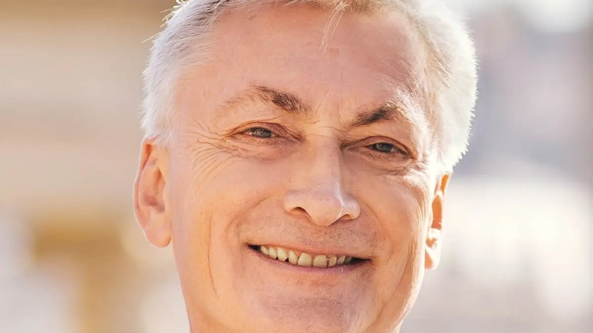 Gari Pavkovic aus Stuttgart, Psychologe, früher Integrationsbeauftragter der Stadt Stuttgart, Gast bei der Reihe die blaue Couch in Göppingen