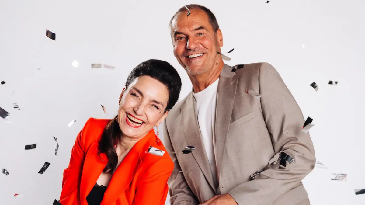 Als Simone Steinkamp (Tatjana Clasing) in einer heiklen Situation Hilfe braucht, springt ausgerechnet Richard Steinkamp (Silvan-Pierre Leirich) ein und rettet den Abend.