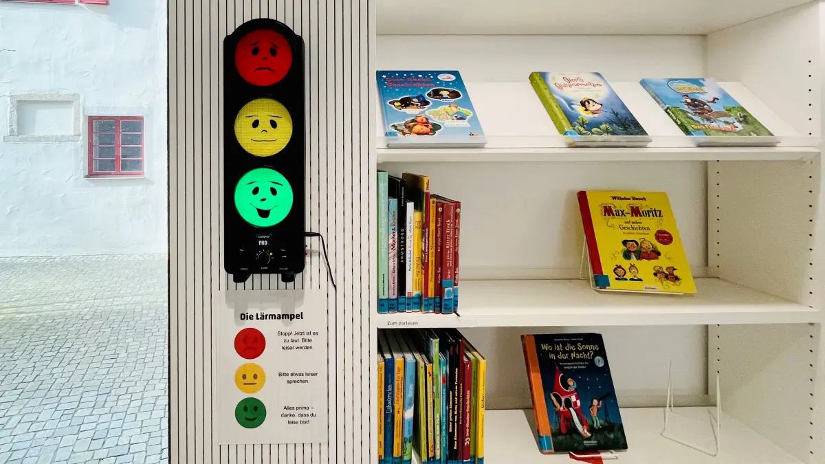 Lärmampel in der Kinderabteilung der Stadtbibliothek Rottenburg