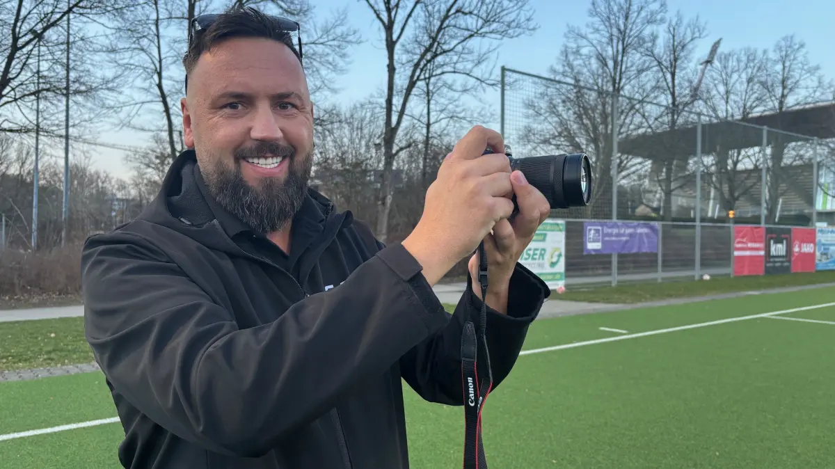 Mittendrin statt nur dabei: Nedi Vinkovic mit der Kamera und Smartphone auf regionalen Fußballplätzen