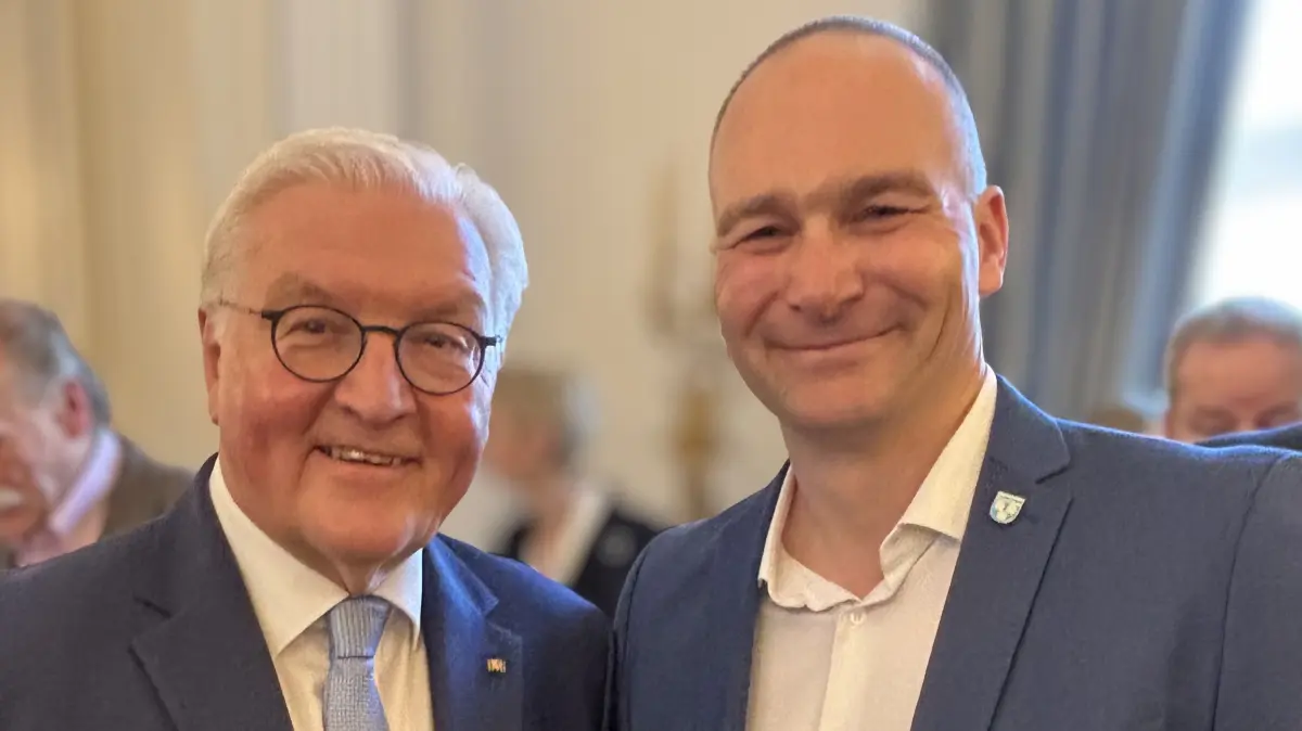 Bundespräsident Frank-Walter Steinmeier und Altheimes Bürgermeister Andreas Schaupp in Schloss Bellevue.