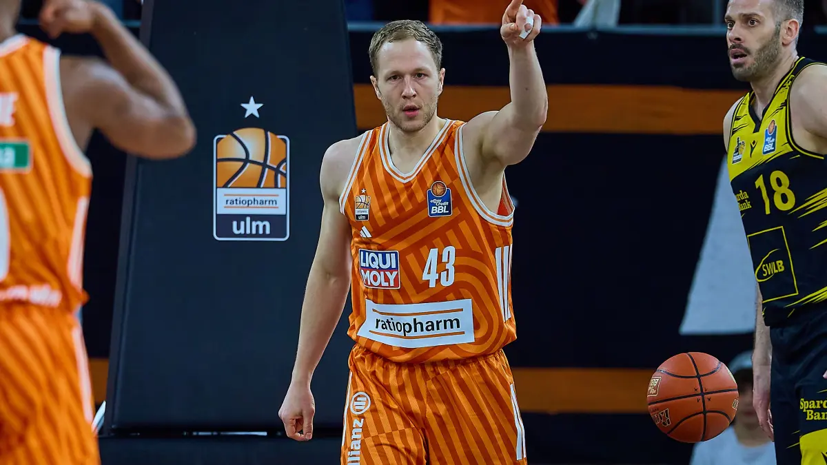 GER, ratiopharm ulm vs. MHP Riesen Ludwigsburg, Basketball, 22. Spieltag, EasyCredit BBL, Spielzeit 2025/2026, 06.03.2026 : Christian Sengfelder (ratiopharm ulm, #43) jubel
GER, ratiopharm ulm vs. MHP Riesen Ludwigsburg, Basketball, 22. Spieltag, EasyCredit BBL, Spielzeit 2025/2026, 06.03.2026
Foto: Eibner-Pressefoto/Gerald Oelze-de Stoppany