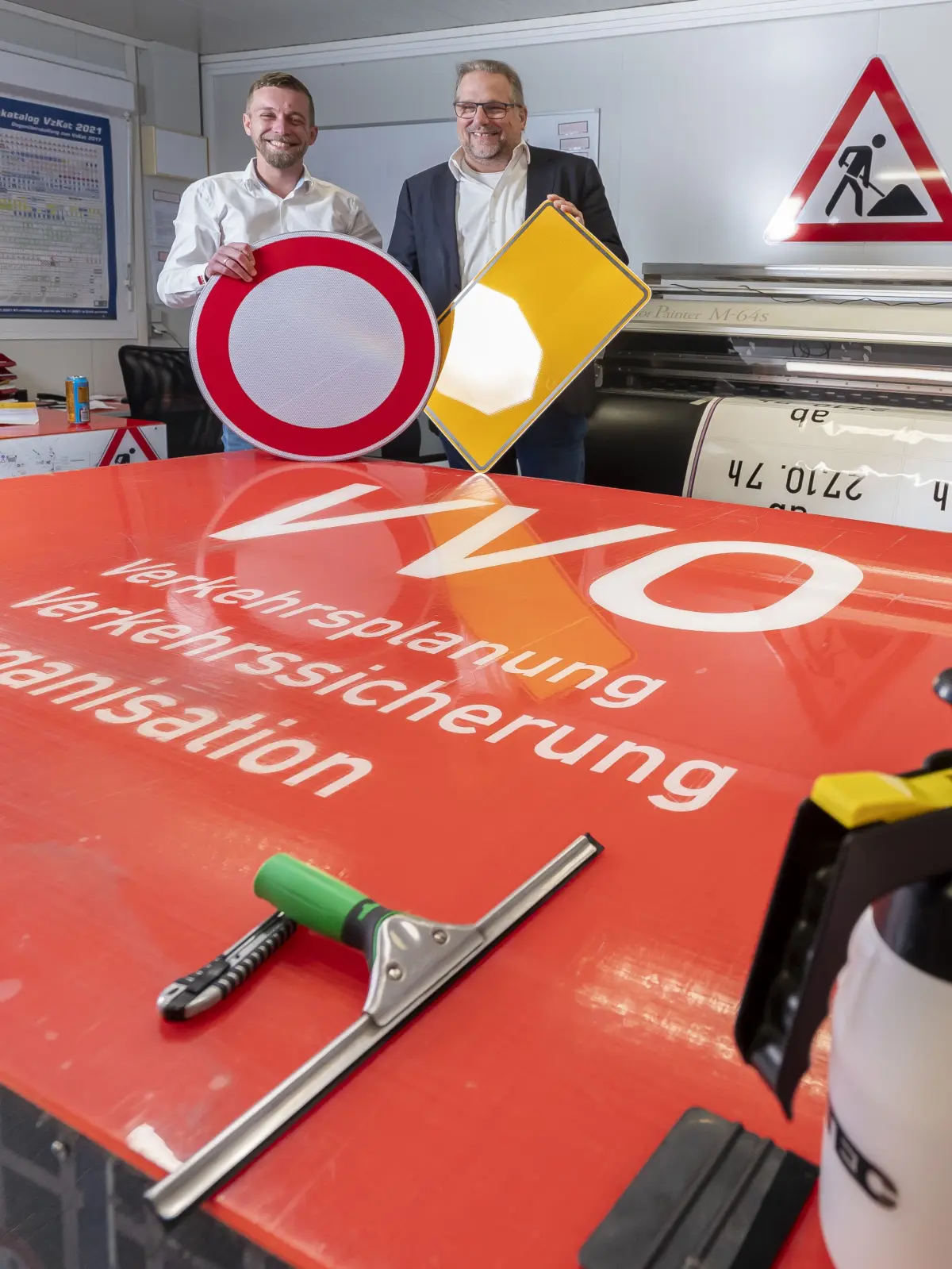Die Baustellen-Profis: Das Logo VVO prangt an (fast?) allen Baustellen in Ulm. Wer steckt da dahinter? Waldemar Kocetov und Rolf Mezger