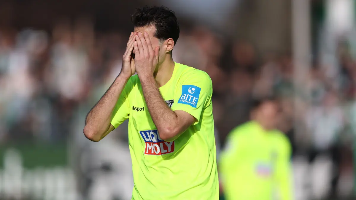 1. FC Schweinfurt 1905, SSV Ulm 1846, 3. Liga, 28. Spieltag, DFB, Fussball, sport, 07.03.2026: Lukas Mazagg (#27, SSV Ulm 1846) ist bedient, DFL/DFB REGULATES PROHIBIT ANY USE OF PHOTOGRAPHS AS IMAGE SEQUENCES AND/OR QUASI-VIDEO
Fotograf: Eibner-Pressefoto /Julian Christ