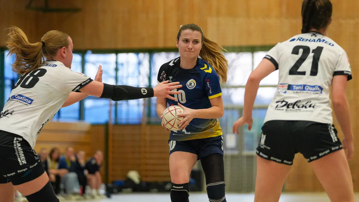 SG Ammer-Gäu vs. Spvgg Mössingen II, Handball, Bezirksoberliga Frauen, 2025/2026, 07.03.2026: Fabienne Heinzle (SG Ammer-Gäu,10) am Ball ,
SG Ammer-Gäu vs. Spvgg Mössingen II, Handball, Bezirksoberliga Frauen, 2025/2026, 07.03.2026,
Foto: Eibner-Pressefoto/Daniele La Rocca