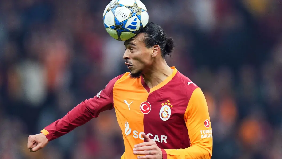 Leroy Sané: ARCHIV - 25.11.2025, Türkei, Istanbul: Fußball: Champions League, Galatasaray Istanbul - Union St. Gilloise, Vorrunde, 5. Spieltag. Leroy Sane von Galatasaray in Aktion beim Kopfball. (zu dpa: «Bei Derbysieg: Leroy Sané legt auf und fliegt vom Platz») Foto: Francisco Seco/AP/dpa +++ dpa-Bildfunk +++
