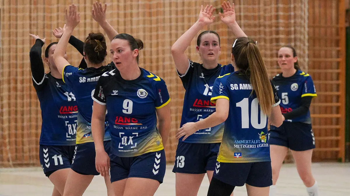 SG Ammer-Gäu vs. Spvgg Mössingen II, Handball, Bezirksoberliga Frauen, 2025/2026, 07.03.2026: Der Jubel der Mannschaft (SG Ammer-Gäu) ,
SG Ammer-Gäu vs. Spvgg Mössingen II, Handball, Bezirksoberliga Frauen, 2025/2026, 07.03.2026,
Foto: Eibner-Pressefoto/Daniele La Rocca