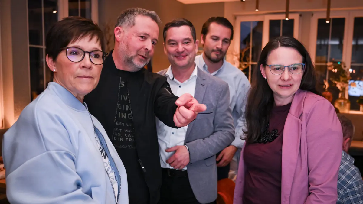 Wahlparty der CDU im Wahlkreis 45 Freudenstadt, Katrin Schindele : Freudenstadt 08.03.2026
Landtagswahl Baden - Wuerttemberg;
Wahlparty der CDU in der Gaststaette Marktwirtschaft, die Direktkandidat im Wahlkreis 45 Freudenstadt, Katrin Schindele (re) und Oberbuergermeister von Horb Michael Keßler (2.v.li.)
FOTO: Pressefoto ULMER / Markus Ulmer
xxNOxMODELxRELEASExx