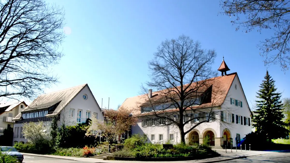 Rathaus Dettenhausen: Vorsicht: Dieses Foto ist möglicherweise nur für den einstigen Verlag Schwäbisches Tagblatt verwendbar. Rathaus Lebendiges Dettenhausen April 2007 gik