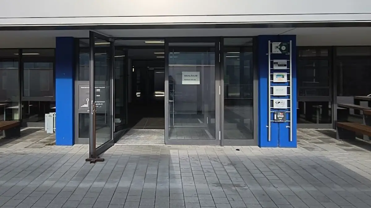 In Wahlkabinen im Ganerben-Gymnasium in Künzelsau wurden bei der Landtagswahl Einkaufswagenchips mit einem Partei-Aufdruck entdeckt.