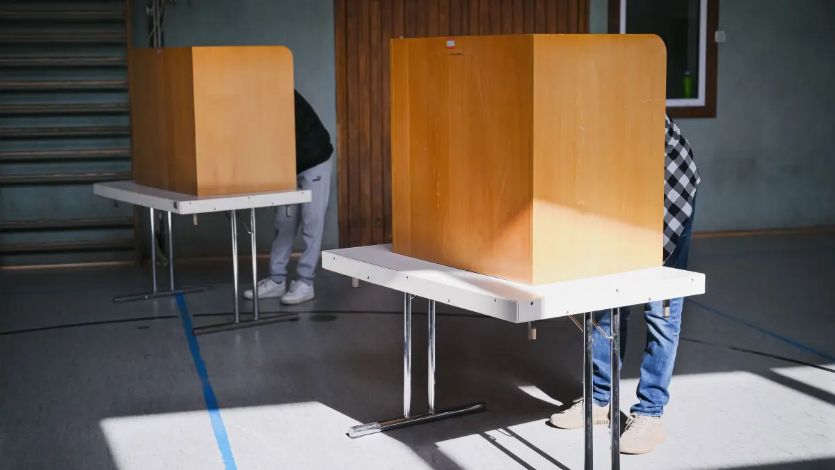 Landtagswahl Baden - Wuerttemberg: Horb - Muehlen (Kreis Freudenstadt) 08.03.2026
Landtagswahl Baden - Wuerttemberg, Wahlkabinen Wahlbezirk 014-13 im Wahllokal der Turnhalle
FOTO: Pressefoto ULMER / Markus Ulmer xxNOxMODELxRELEASExx