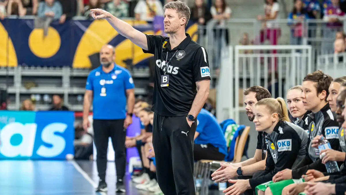 Deutschland vs. Slowenien, Handball, EM-Qualifikation, Frauen, Spielzeit 2025/2026, 08.03.2026: Markus Gaugisch, Cheftrainer (Deutschland) gibt seiner Mannschaft Anweisungen, Deutschland vs. Slowenien, Handball, EM-Qualifikation, Frauen, Spielzeit 2025/2026, 08.03.2026,
Foto: Eibner-Pressefoto/Michael Schmidt