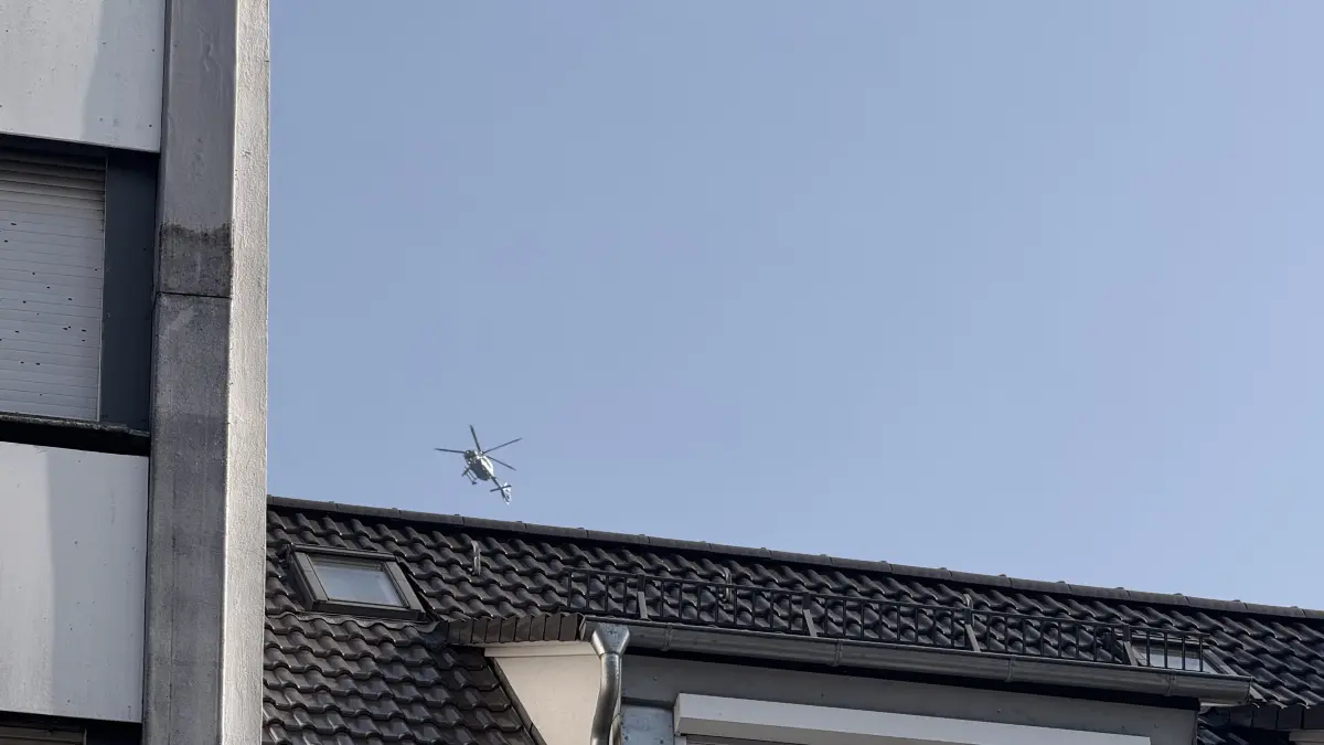 Hubschrauber über den Dächern von Neu-Ulm.