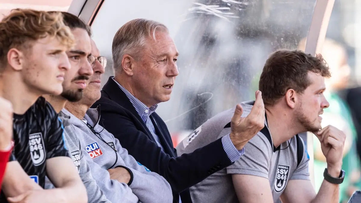 "Das ist ein rabenschwarzer Tag", sagte Stephan Schwarz nach der Niederlage gegen Schweinfurt. Seit November ist er Geschäftsführer beim SSV Ulm 1846 Fußball, der dem Abstieg in die Regionalliga entgegen taumelt.