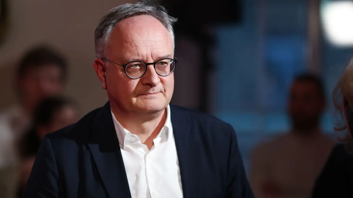 Landtagswahl in Baden-Württemberg - SPD: 08.03.2026, Baden-Württemberg, Stuttgart: SPD-Spitzenkandidat Andreas Stoch erklärt nach den ersten Hochrechnungen der Landtagswahl in Baden-Württemberg und einem schlechten Ergebnis für seine Partei seinen Rücktritt. Am 08. März fand in Baden-Württemberg die Landtagswahl statt. Foto: Christoph Schmidt/dpa +++ dpa-Bildfunk +++