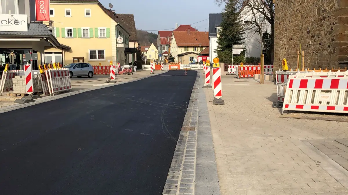 Süßen, Rückbau Heidenheimer Straße, der Feinbelag liegt